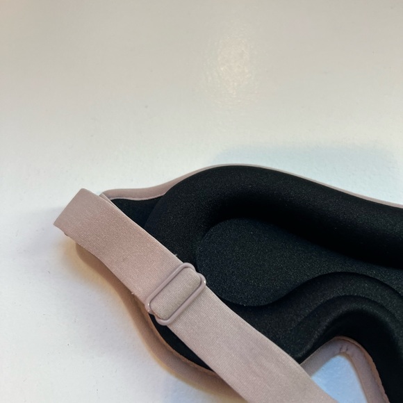 Eye Mask for sleeping with adjustable strap: Unused - Picture 4 of 5
